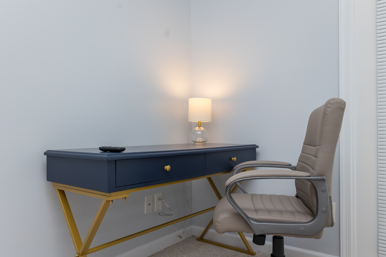 Desk, office chair, and lamp in the king bedroom